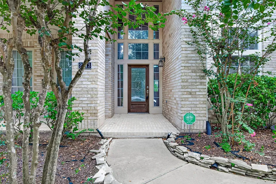 5 Bed 4 Bath Established Contemporary Home in Pearland, TX - 4