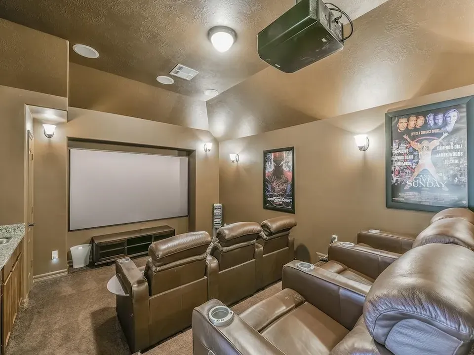 5 Bed 4 Bath Established Contemporary Home in Pearland, TX - 1
