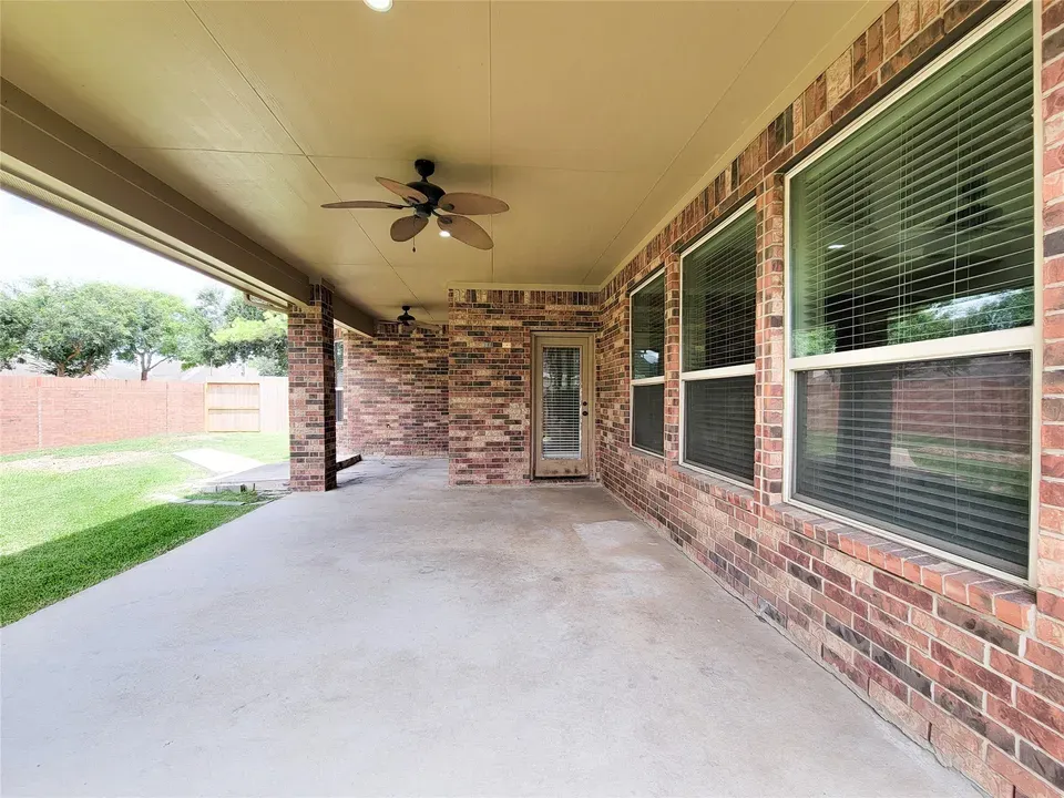 5 Bed 4 Bath Established Contemporary Home in Pearland, TX - 3