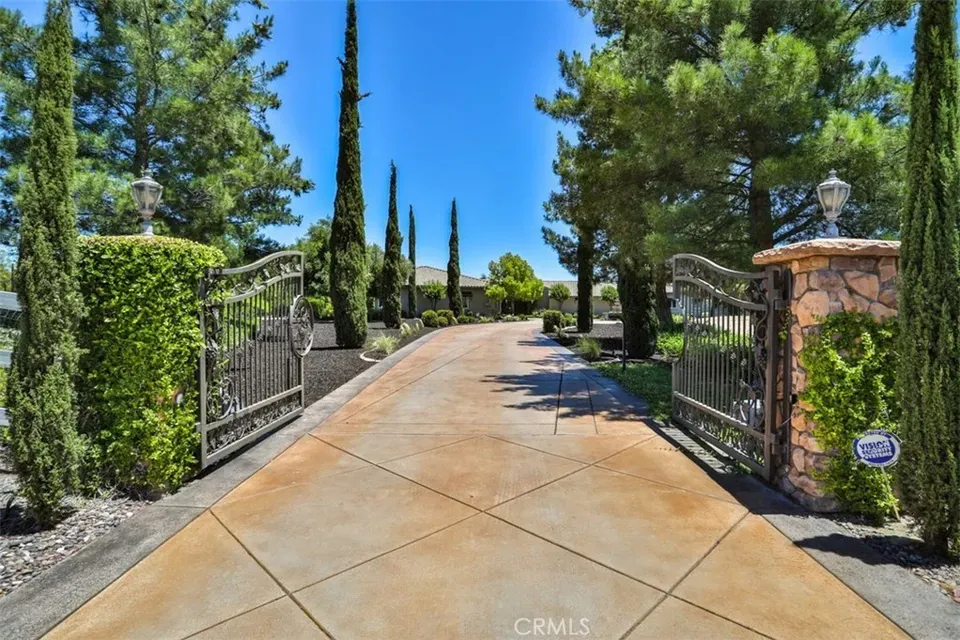 5 Bed 4 Bath Established Contemporary Home in Temecula, CA
