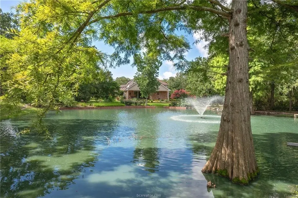 5 Bed 4 Bath Established Mid-Century Residence in College Station, TX