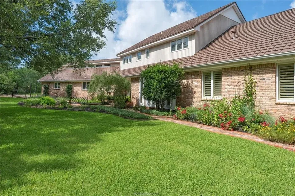 5 Bed 4 Bath Established Mid-Century Residence in College Station, TX - 5