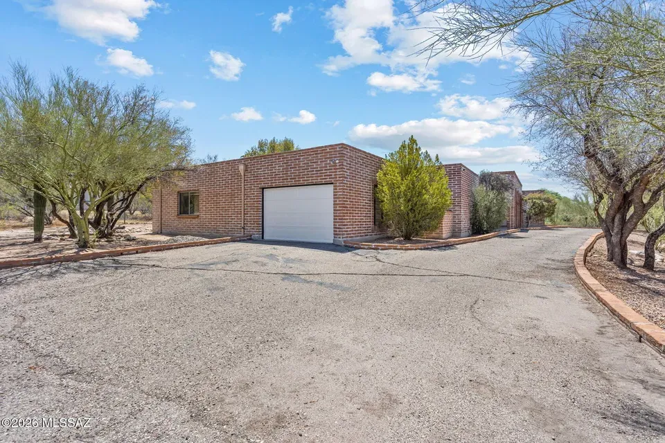 5 Bed 4 Bath Established Mid-Century Residence in Tucson, AZ - 3