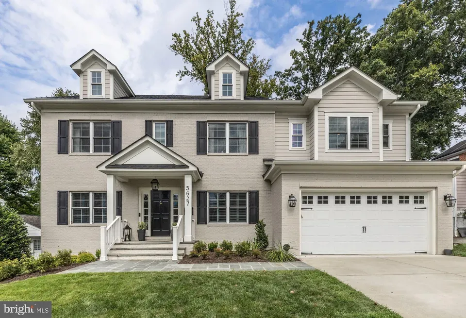 5 Bed 4 Bath Modern Architectural Estate in Bethesda, MD