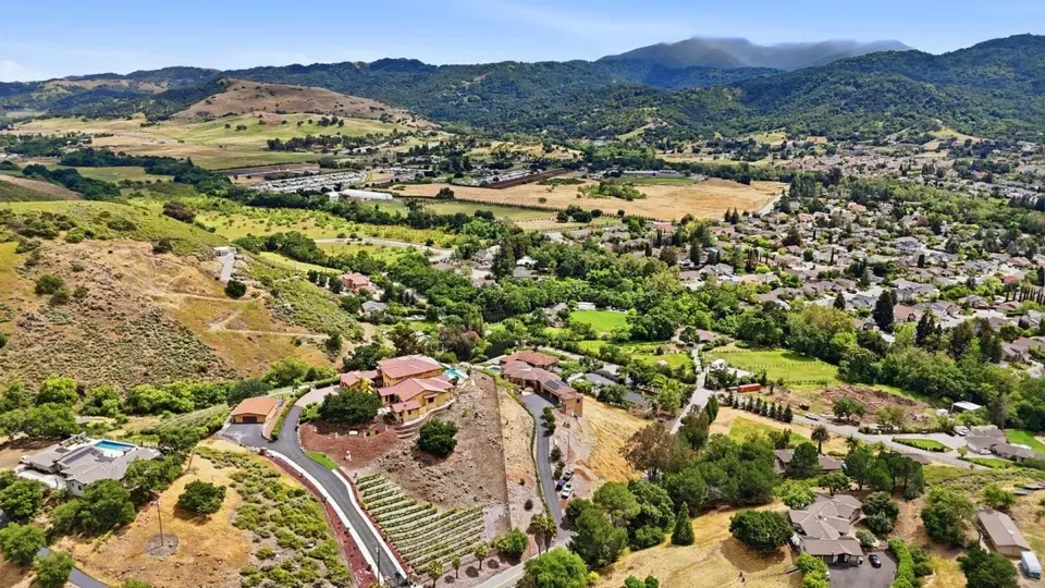 5 Bed 4 Bath Modern Architectural Estate in San Jose, CA - 5