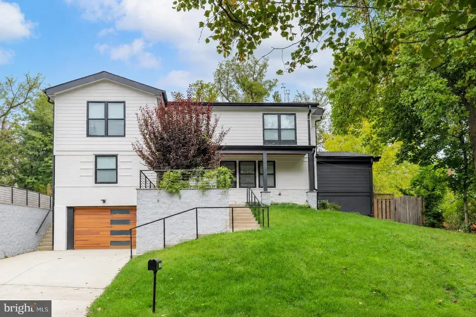 5 Bed 4 Bath Modern Contemporary Residence in Bethesda, MD - 1