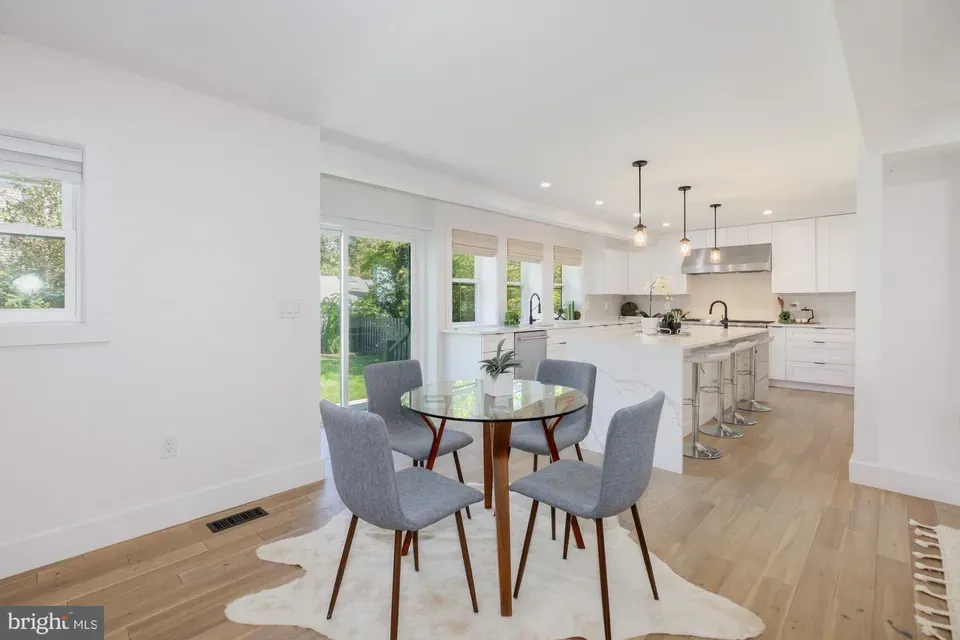 5 Bed 4 Bath Modern Contemporary Residence in Bethesda, MD - 5