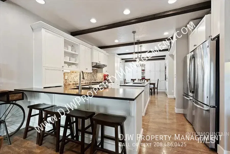 5 Bed 4 Bath Modern Contemporary Residence in Boise, ID - 4