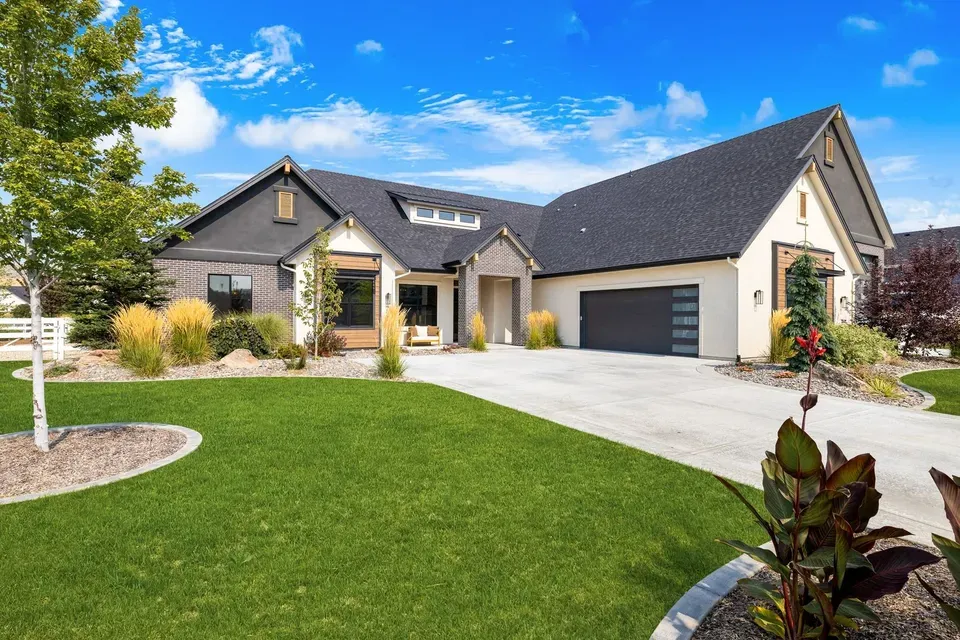 5 Bed 4 Bath Modern Contemporary Residence in Boise, ID