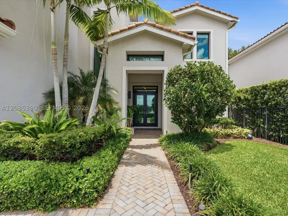 5 Bed 4 Bath Modern Contemporary Residence in Hollywood, FL - 4