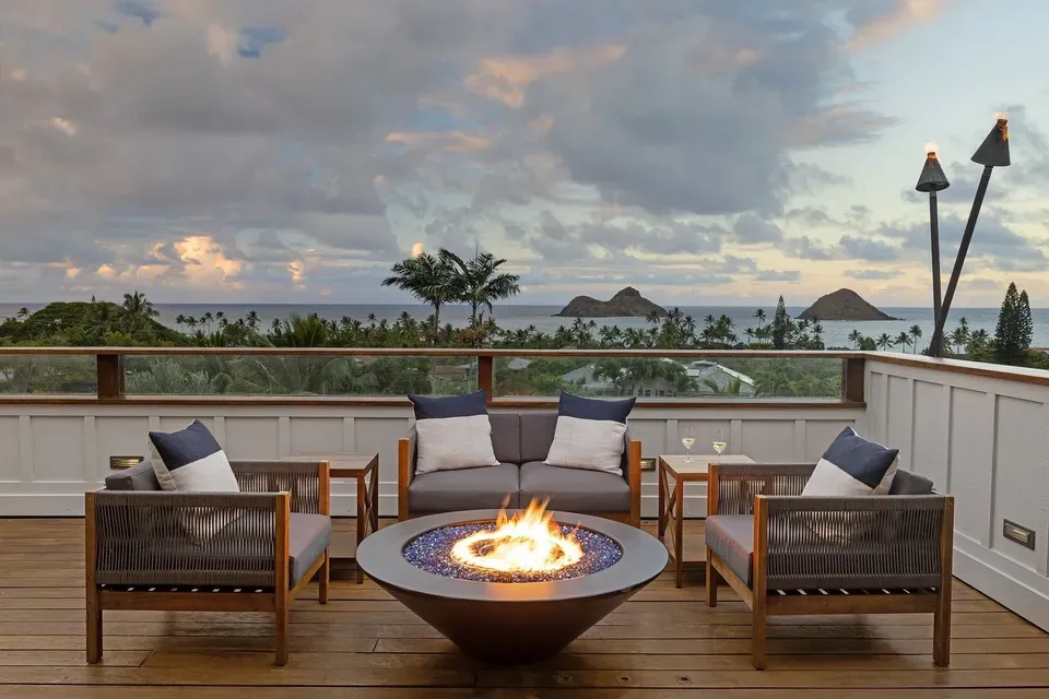 5 Bed 4 Bath Modern Contemporary Residence in Kailua, HI