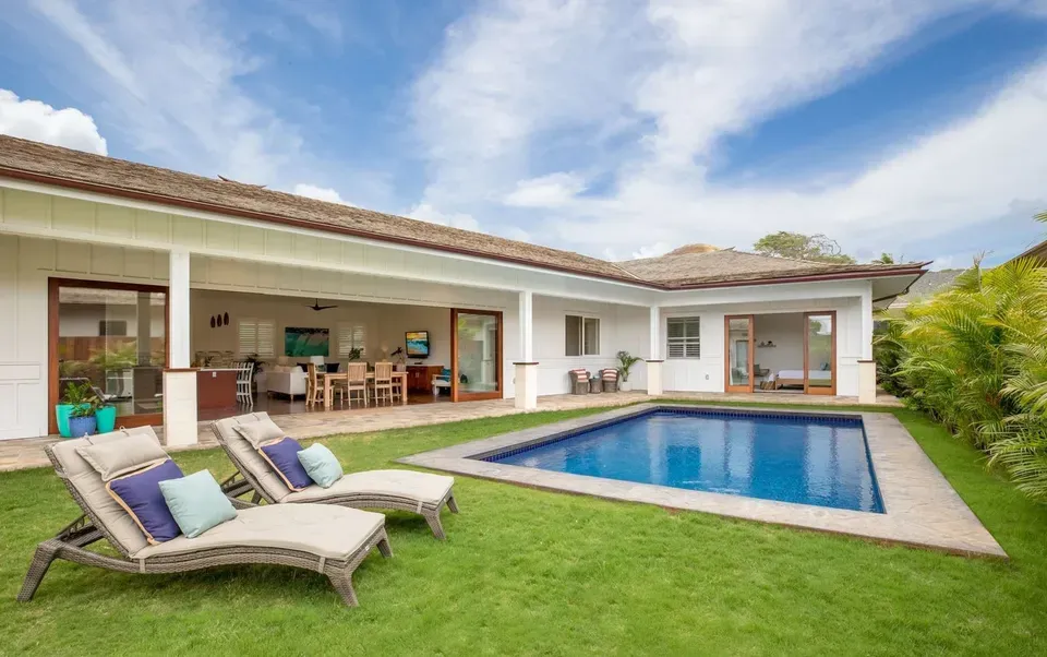5 Bed 4 Bath Modern Contemporary Residence in Kailua, HI