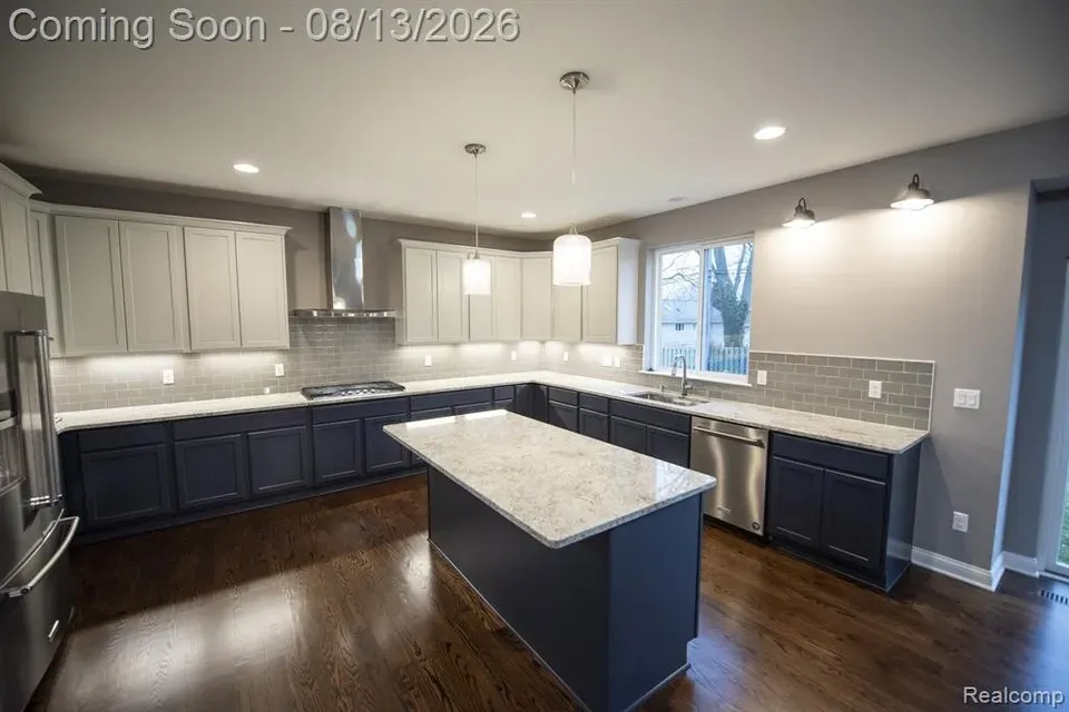 5 Bed 4 Bath Modern Contemporary Residence in Troy, MI - 4