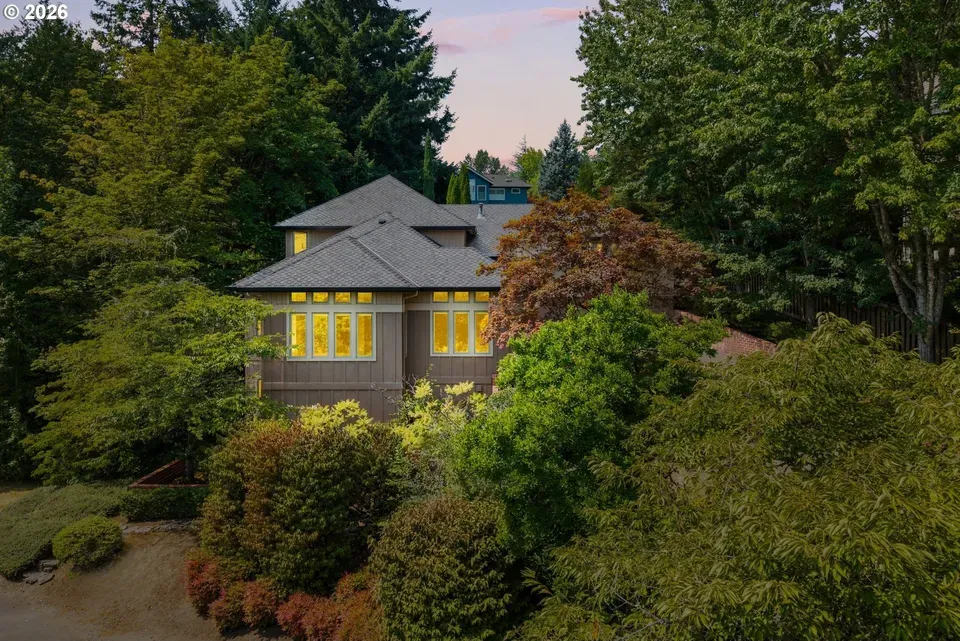5 Bed 4 Bath Traditional Suburban Family Home in Beaverton, OR - 2