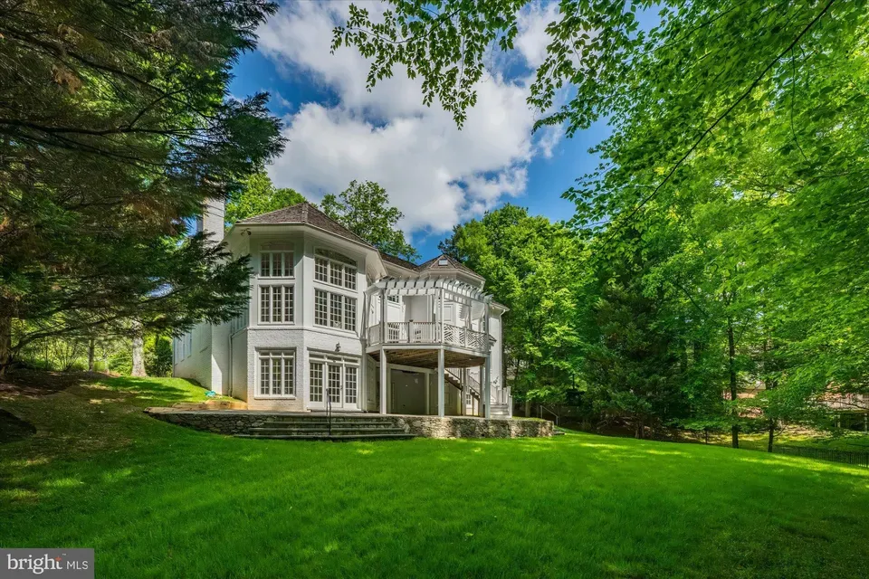 5 Bed 4 Bath Traditional Suburban Family Home in Bethesda, MD - 2