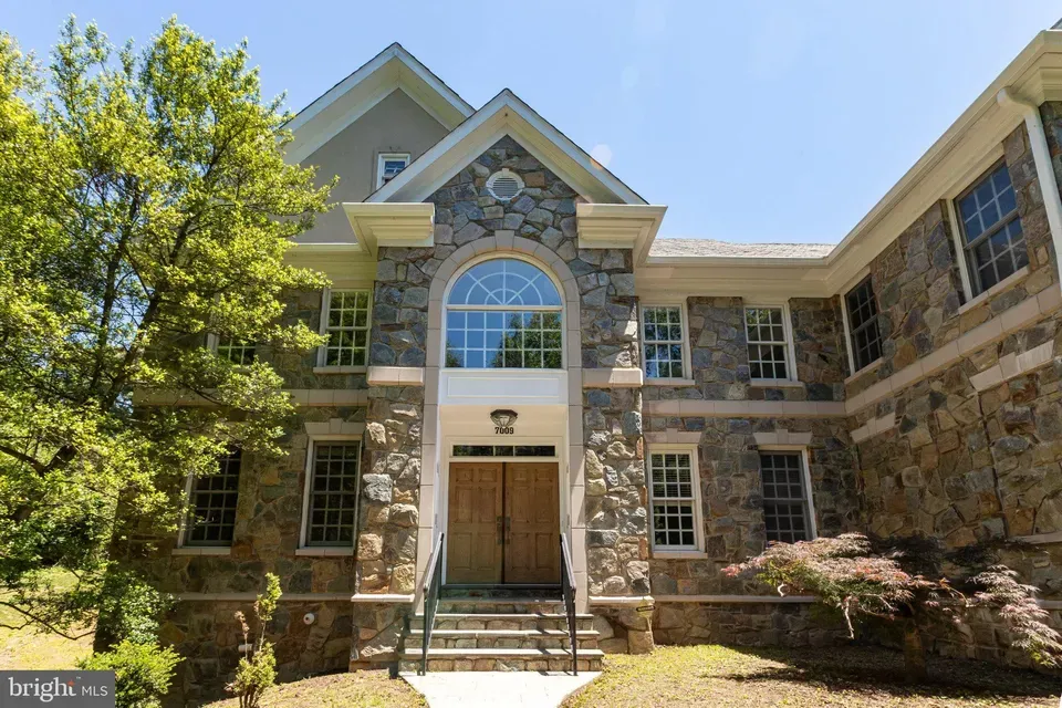 5 Bed 4 Bath Traditional Suburban Family Home in Bethesda, MD - 2