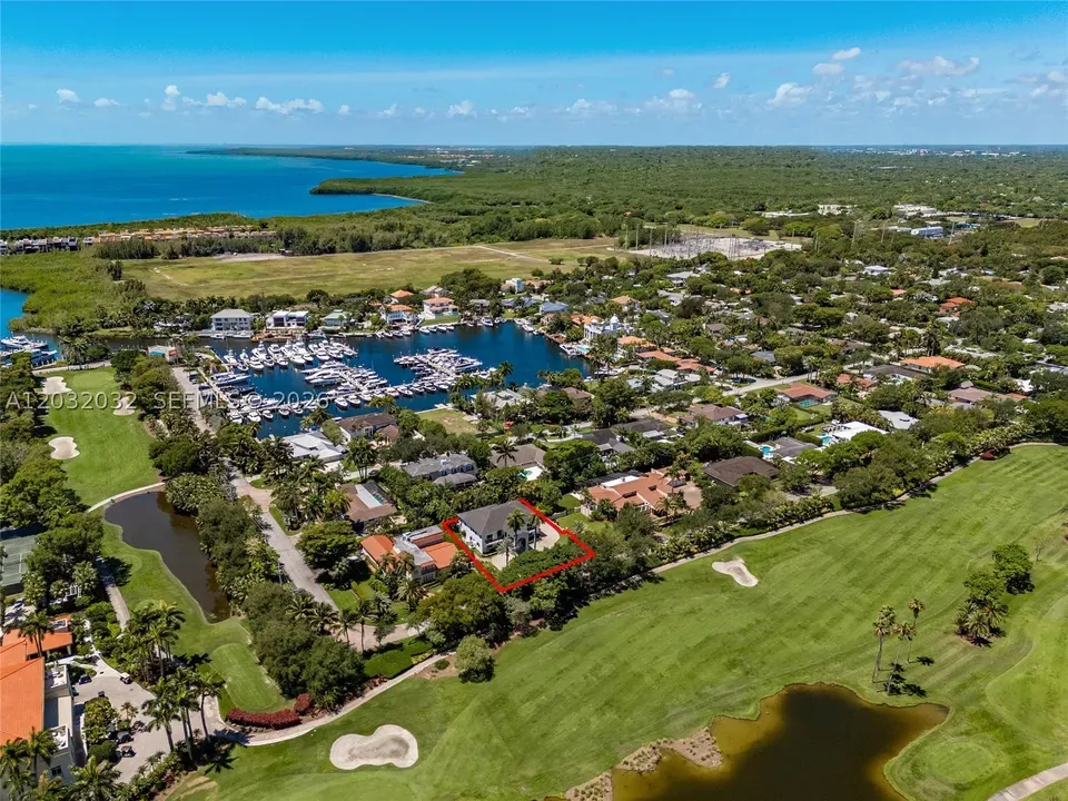 5 Bed 4 Bath Traditional Suburban Family Home in Coral Gables, FL - 3