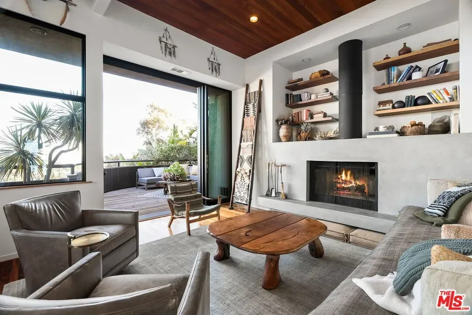 5 Bed 4 Bath Traditional Suburban Family Home in Los Angeles, CA - 5