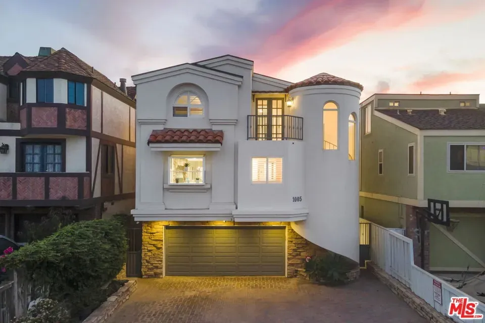 5 Bed 4 Bath Traditional Suburban Family Home in Oxnard, CA