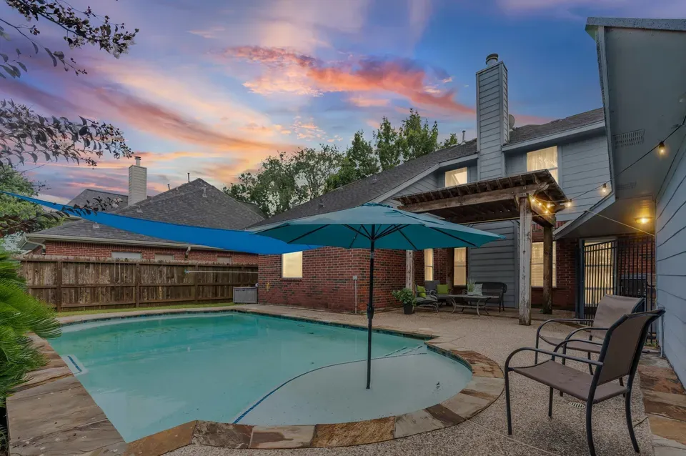 5 Bed 4 Bath Traditional Suburban Family Home in Pearland, TX