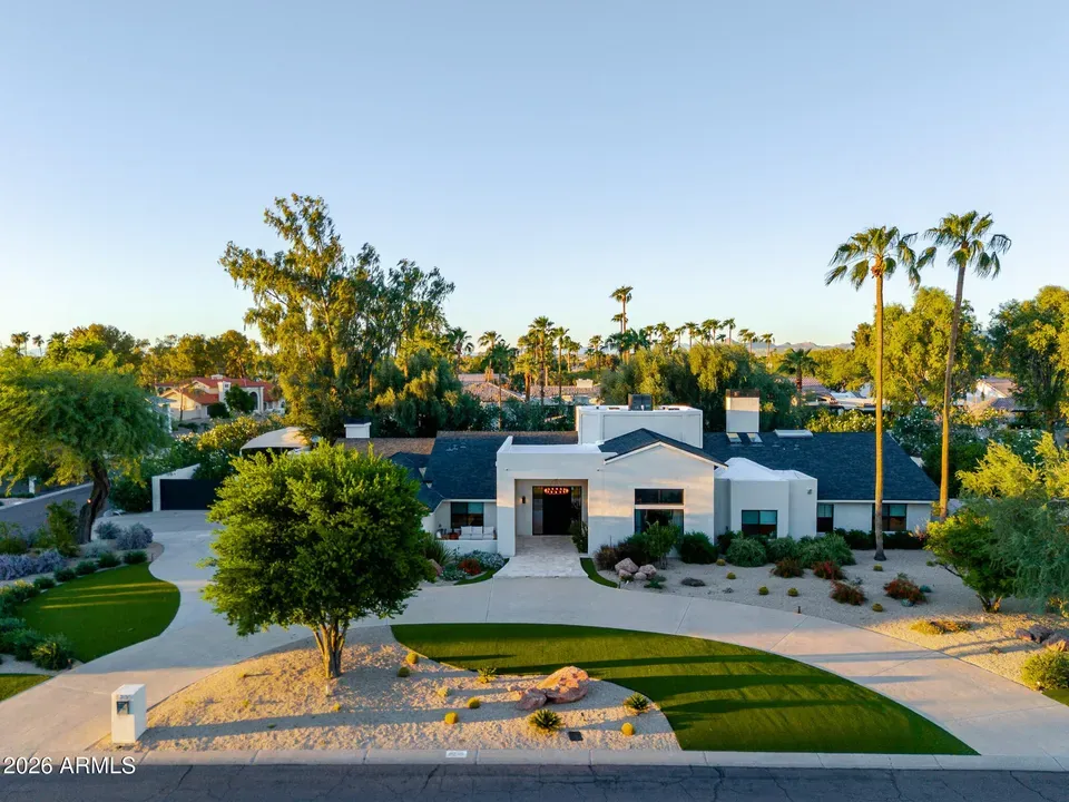 5 Bed 4 Bath Traditional Suburban Family Home in Scottsdale, AZ - 1