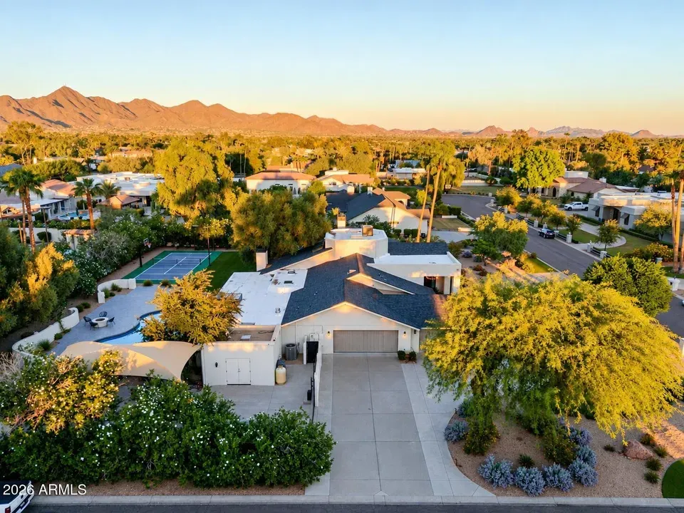 5 Bed 4 Bath Traditional Suburban Family Home in Scottsdale, AZ - 3