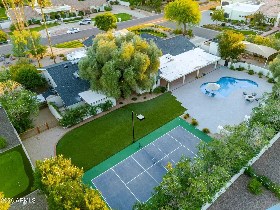5 Bed 4 Bath Traditional Suburban Family Home in Scottsdale, AZ - 4