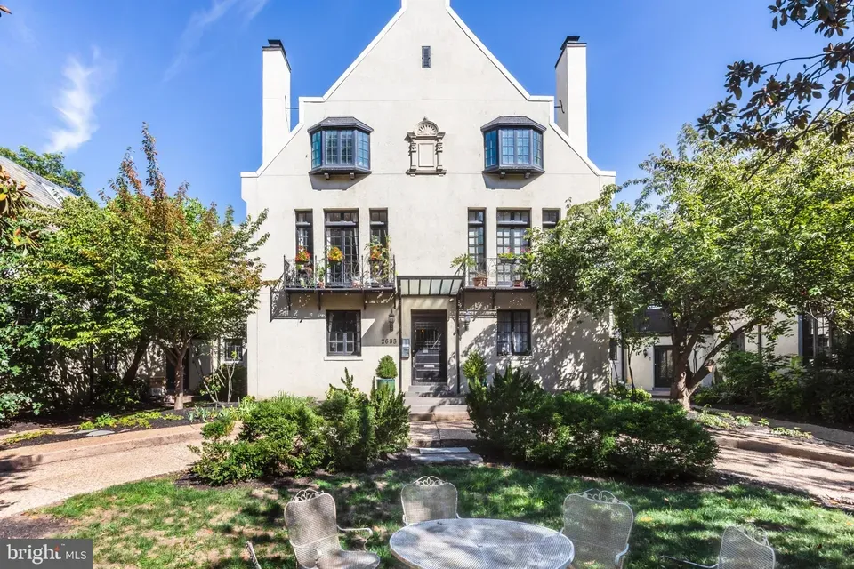 5 Bed 4 Bath Urban Residential Condo in Washington, DC - 2