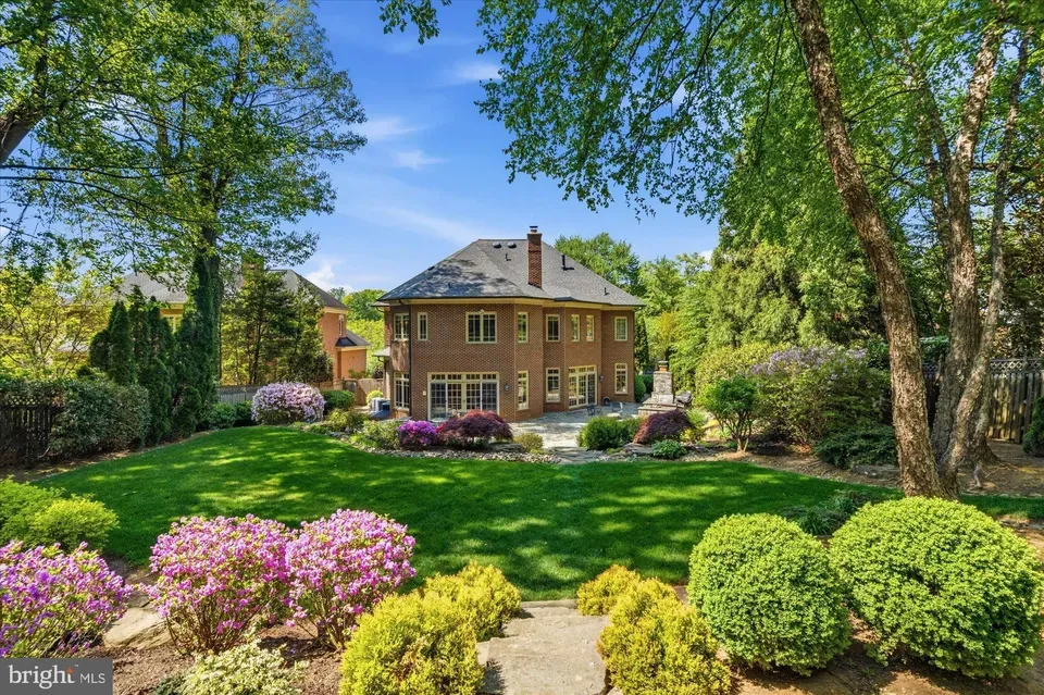 5 Bed 5 Bath Established Contemporary Home in Bethesda, MD - 2