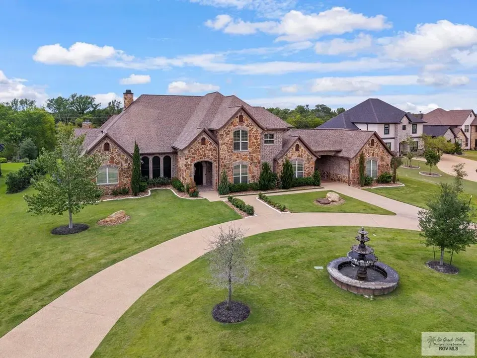 5 Bed 5 Bath Established Contemporary Home in College Station, TX - 1