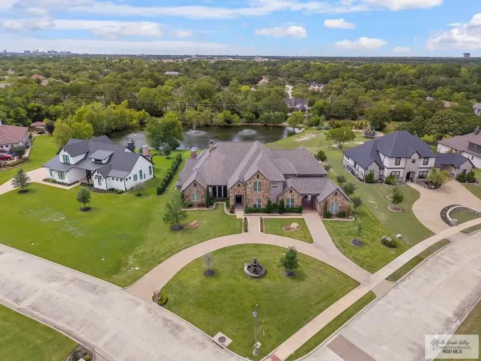 5 Bed 5 Bath Established Contemporary Home in College Station, TX - 2