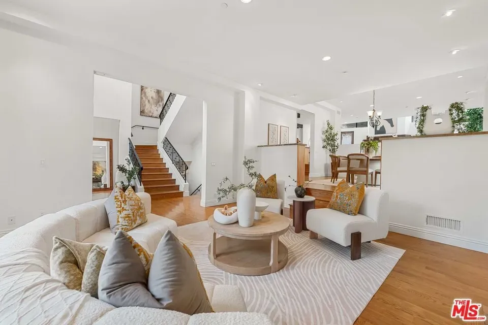 5 Bed 5 Bath Established Contemporary Home in Los Angeles, CA - 3