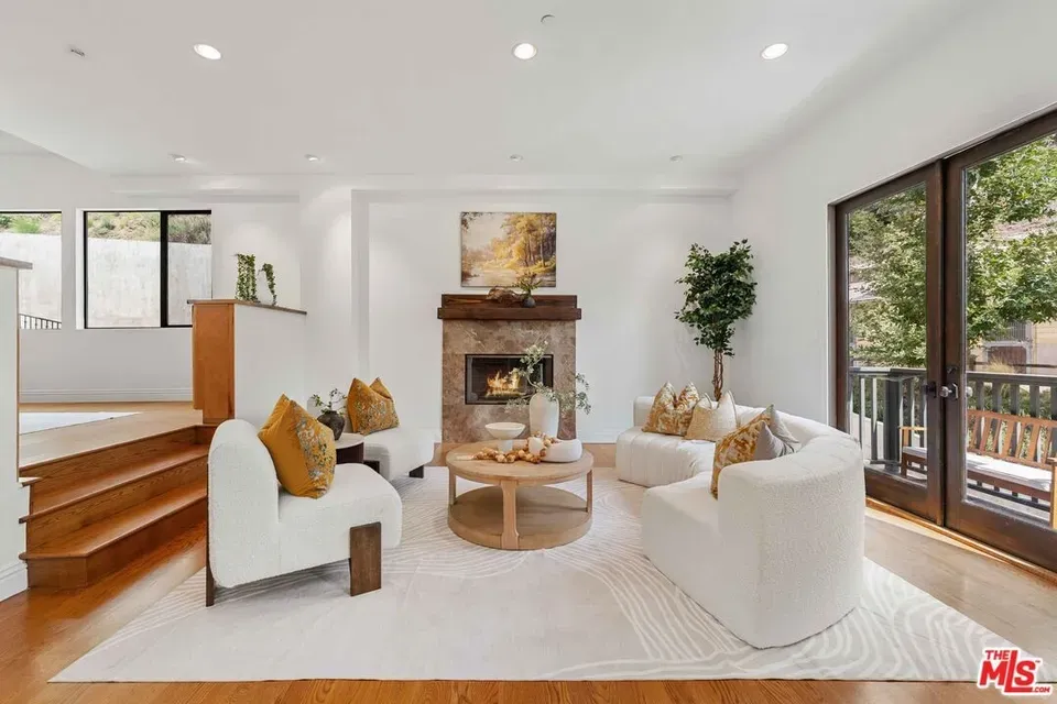 5 Bed 5 Bath Established Contemporary Home in Los Angeles, CA - 4