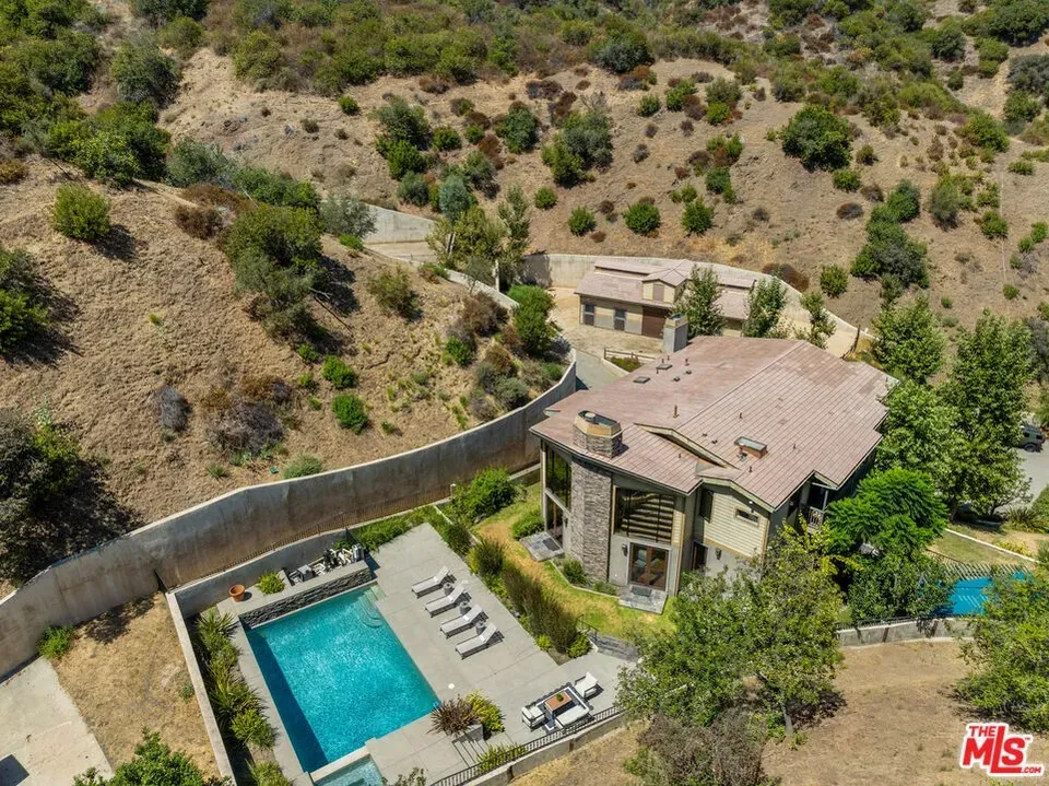 5 Bed 5 Bath Established Contemporary Home in Los Angeles, CA - 5