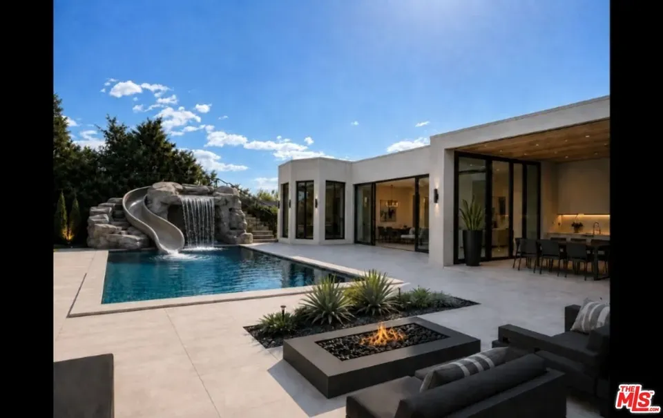 5 Bed 5 Bath Established Contemporary Home in Los Angeles, CA - 1
