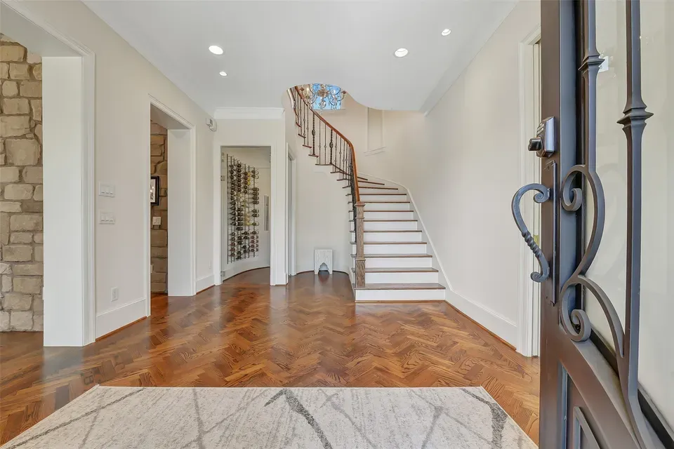 5 Bed 5 Bath Established Contemporary Home in Pearland, TX - 4