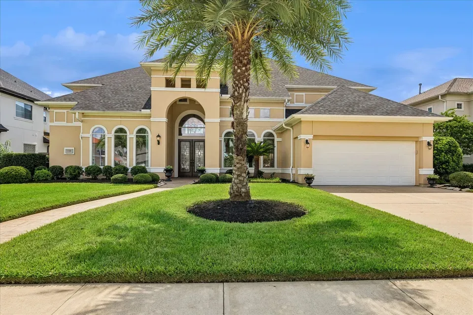 5 Bed 5 Bath Established Contemporary Home in Pearland, TX - 4