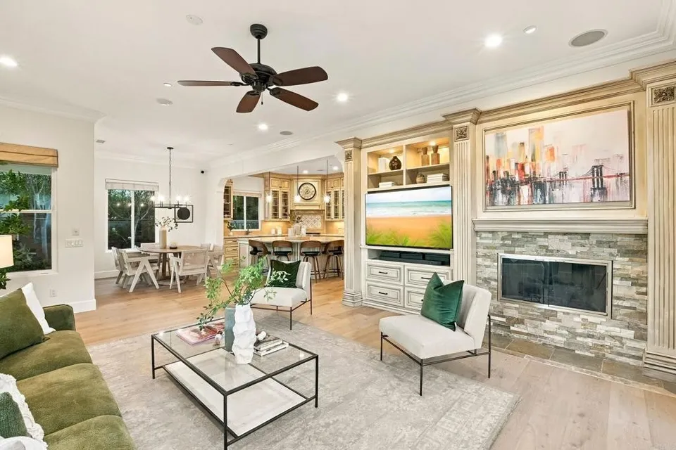 5 Bed 5 Bath Established Contemporary Home in San Diego, CA - 4