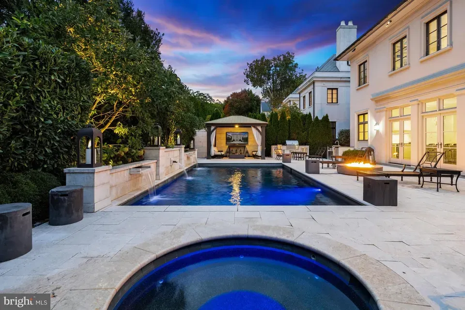 5 Bed 5 Bath Established Contemporary Home in Washington, DC