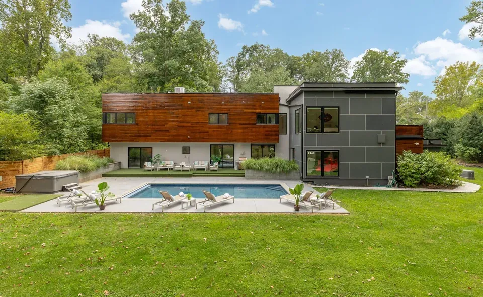 5 Bed 5 Bath Established Mid-Century Residence in Bethesda, MD - 2
