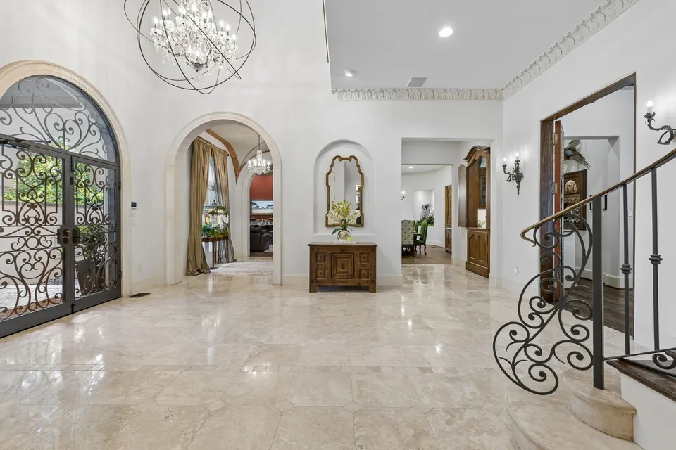 Interior view 2