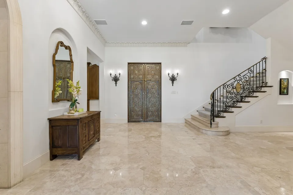 Interior view 3