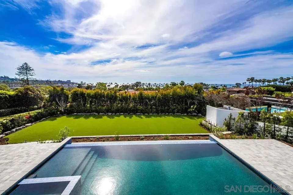 5 Bed 5 Bath Mid-Century Modern in San Diego, CA