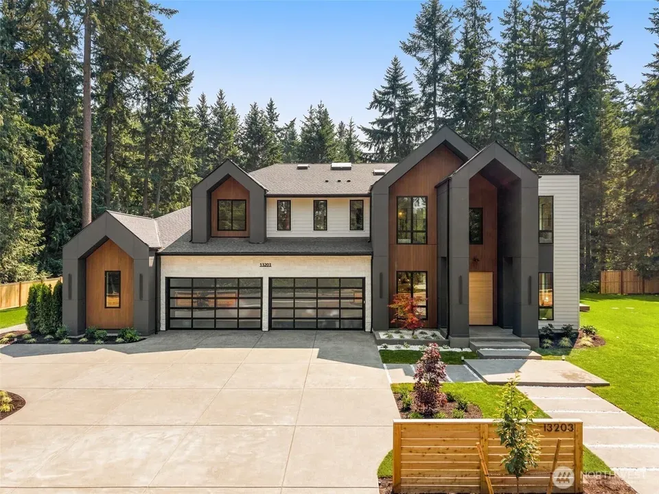 5 Bed 5 Bath Modern Architectural Estate in Bellevue, WA - 1