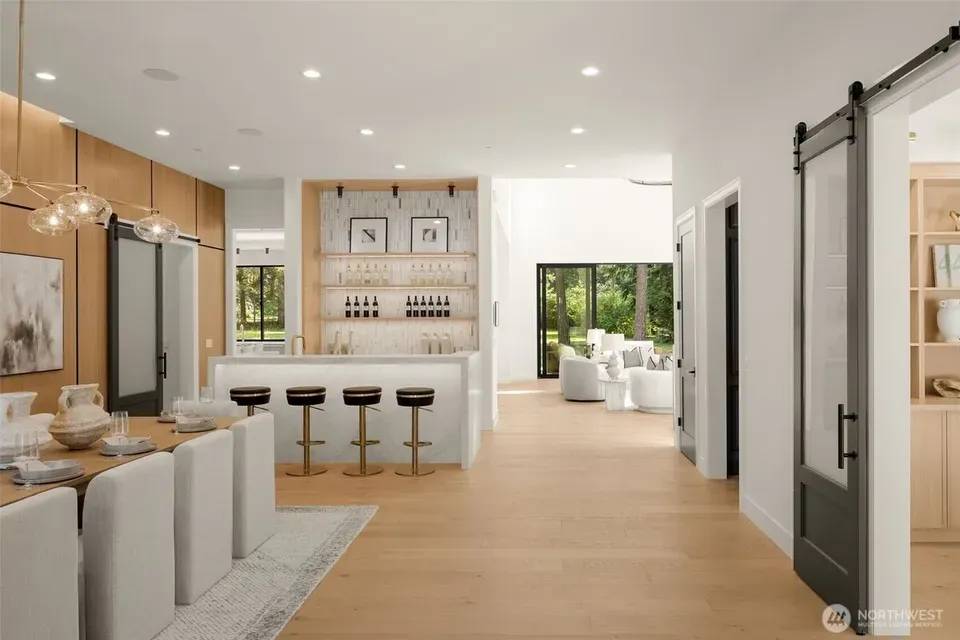 5 Bed 5 Bath Modern Architectural Estate in Bellevue, WA - 2