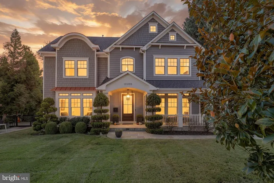 5 Bed 5 Bath Modern Architectural Estate in Bethesda, MD