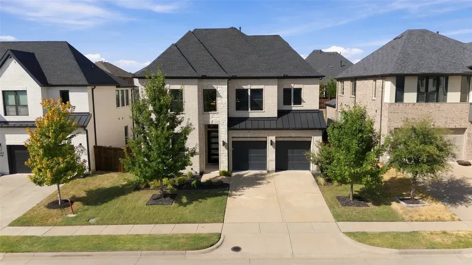 5 Bed 5 Bath Modern Contemporary Residence in Allen, TX