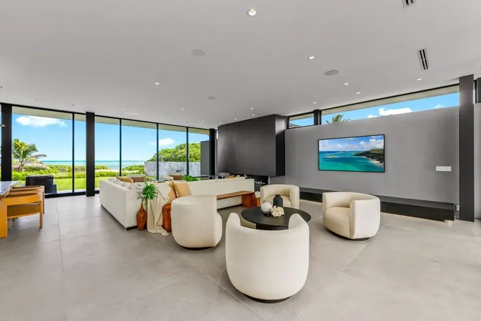 5 Bed 5 Bath Modern Contemporary Residence in Kailua, HI - 2