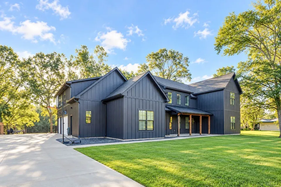 5 Bed 5 Bath Modern Contemporary Residence in League City, TX