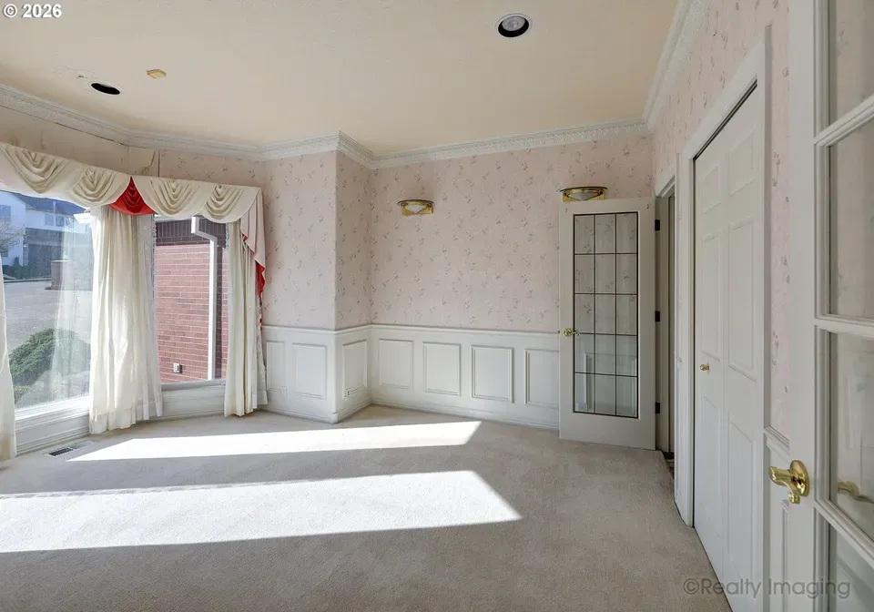 5 Bed 5 Bath Traditional Suburban Family Home in Beaverton, OR - 3